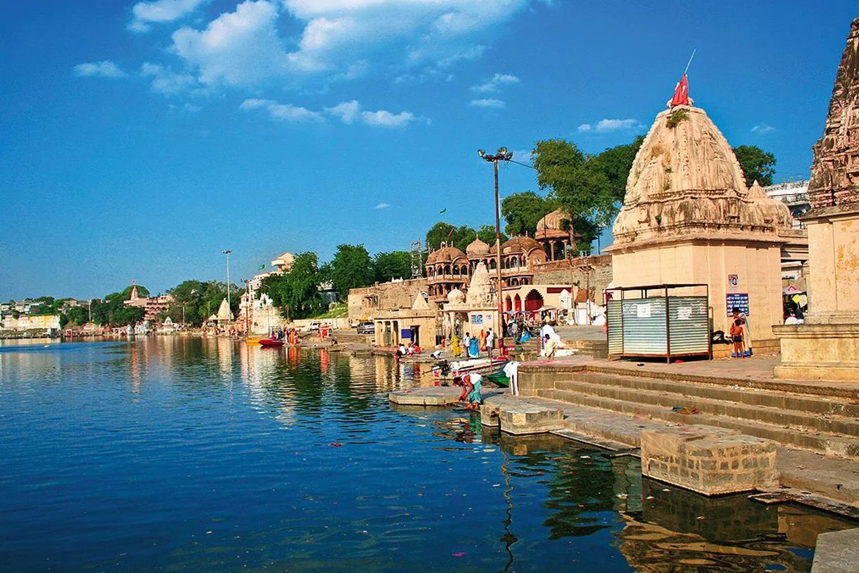 Dehradun to Ujjain Taxi